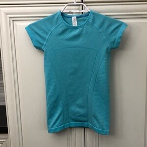 Ivivva by Lululemon girl’s fly tech t-shirt 🍋